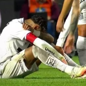 Neymar chora após derrota do Santos para o Vasco da Gama por 6 a 0 - Foto: Reprodução/Jogada 10