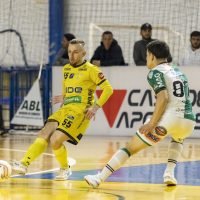 Praia Clube vence Marreco e segue colado na liderança da LNF - Foto: Bruno Cunha