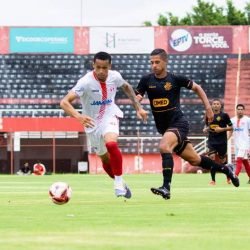 O Pouso Alegre (de preto) inicia preparação para o Mineiro 2026 - Foto: Pouso Alegre/Divulgação