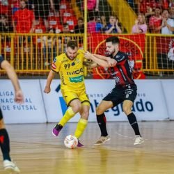 Campo Mourão goleia o Praia Clube (de amarelo) pelas Quartas de Finais da Liga Nacional de Futsal - Foto: Eloismar Fotografias