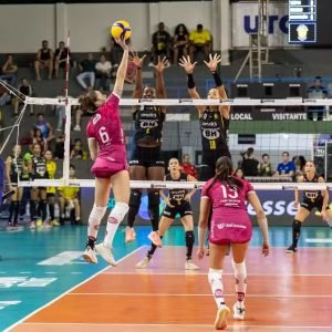 O Praia Clube (de preto), vence a segunda partida na Superliga Feminina de Vôlei - Foto: Bruno Cunha/Praia Clube