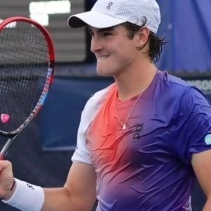 Agora são oito vitórias seguidas de João Fonseca, campeão do NextGen Finals (Foto: Lexington Challenger)