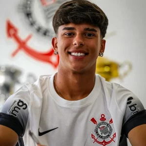 Lucas Assina Primeiro Contrato Profissional com o Corinthians