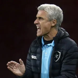 O Português Luís Castro é um dos nomes cogitados pelo Cruzeiro - Foto: Vitor Silva / Botafogo