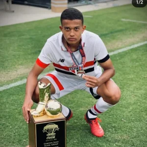 Luis Osório: Zagueiro Uberabense Brilha no São Paulo com Conquistas Marcantes