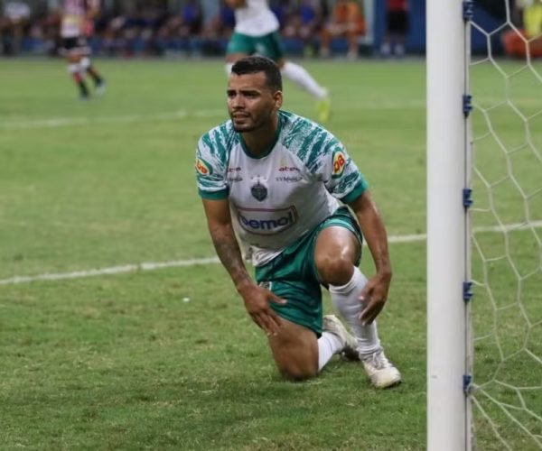 Atacante Luizinho não faz mais parte do elenco do Uberlândia EC - Foto: Ismael Monteiro/Manaus FC