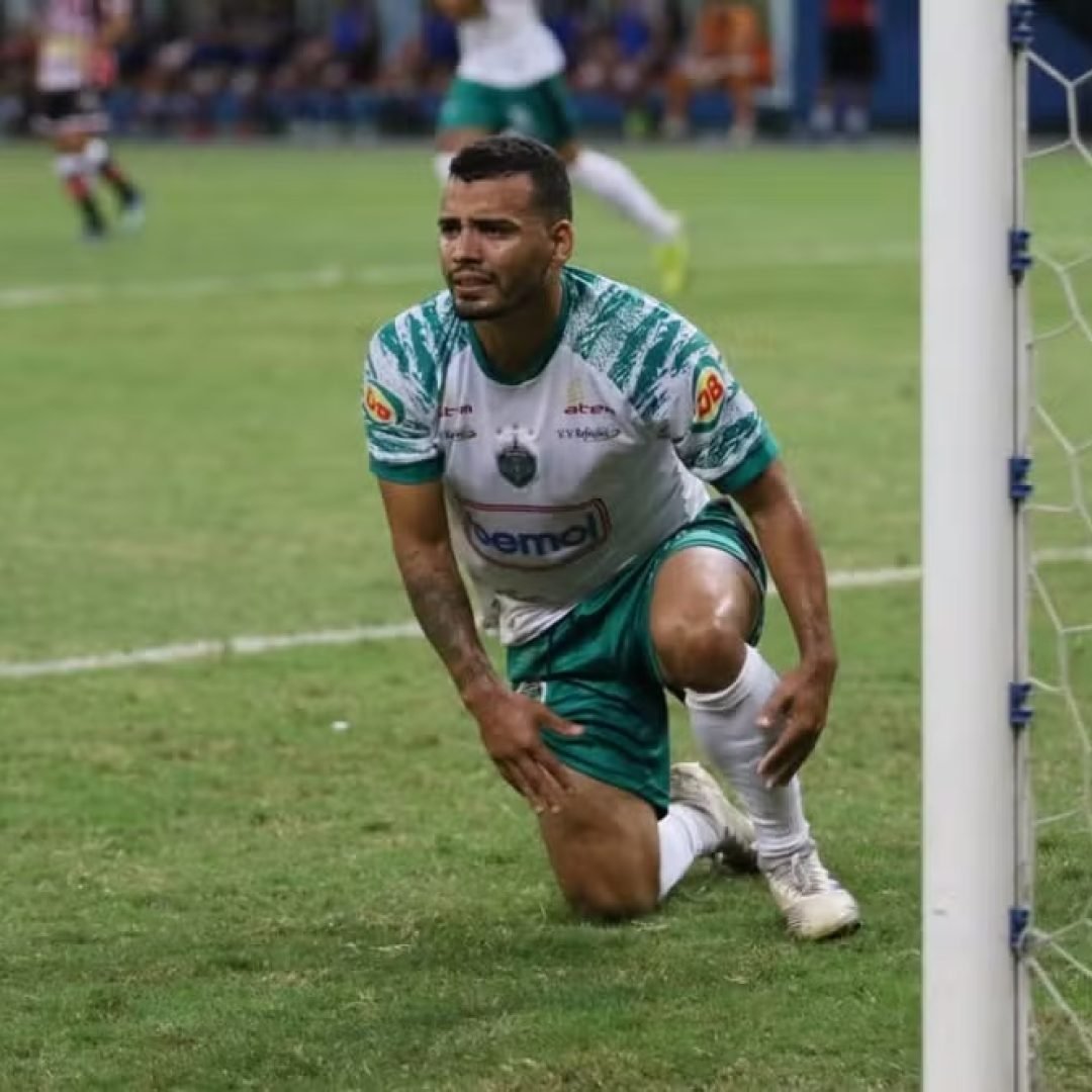 Atacante Luizinho não faz mais parte do elenco do Uberlândia EC - Foto: Ismael Monteiro/Manaus FC
