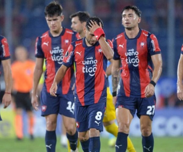 A equipe paraguaia Cerro Porteño tem punição anunciada pela Conmebol por atos racistas - Foto: Daniel Duarte/AFP