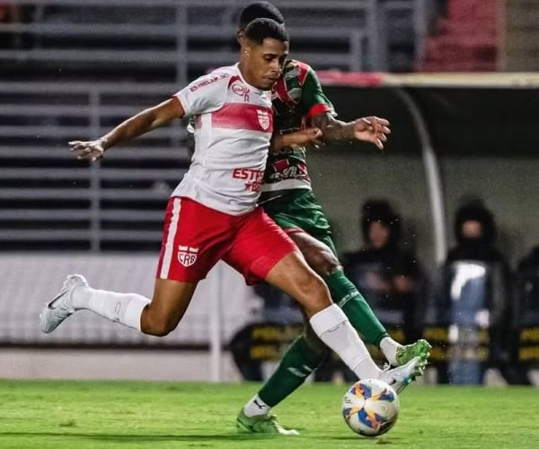 Bruno Dentinho atuando pelo CRB/AL é um dos reforços do Uberlândia para a Série D - Foto: Redes Sociais
