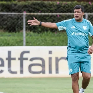 Wesley Carvalho comanda o Cruzeiro interinamente diante do Itabirito - Foto: Gustavo Aleixo/Cruzeiro