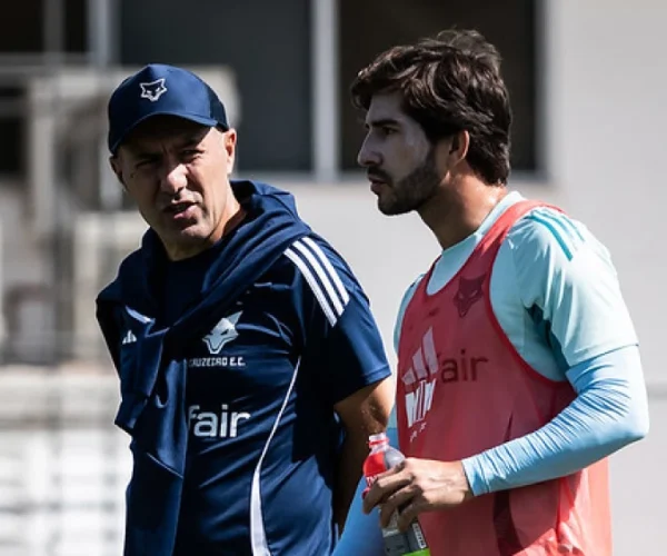 Técnico Leonardo Jardim deve alterar o time titular do Cruzeiro diante do Vila Nova/GO - Foto: Gustavo Aleixo/Cruzeiro