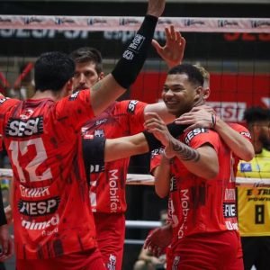 Sesi-Bauru vence Paria Clube e sai na frente nos playoffs da Superliga Masculina de Vôlei - Foto: Felipe Wiira/Sesi-SP