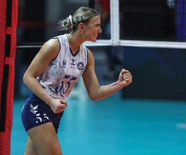 A ponteira búlgara Yardanova é a nova contratação do Praia Clube para reforçar  equipe feminina de vôlei - Foto: Reprodução/Instagram da atleta